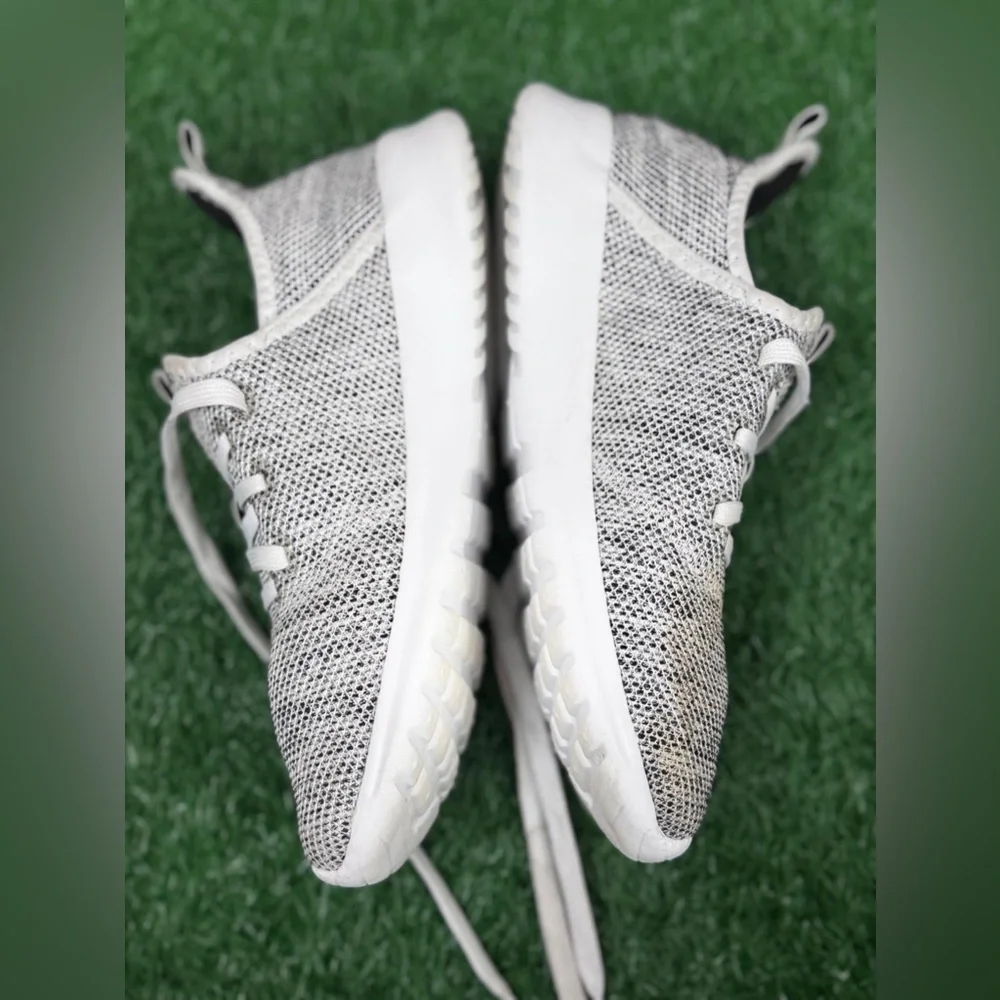 Adidas Men’s Knit Gray and White‎ Running Shoes Size 6.5